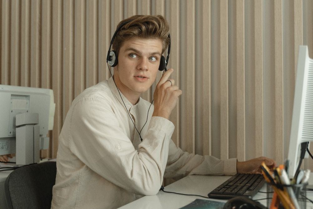 What Is a TSR vs a CSR? Call Center Roles, Defined